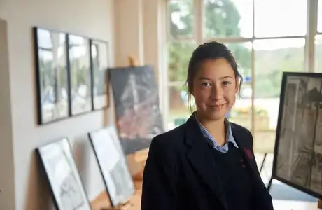 Rendcomb College student in art class