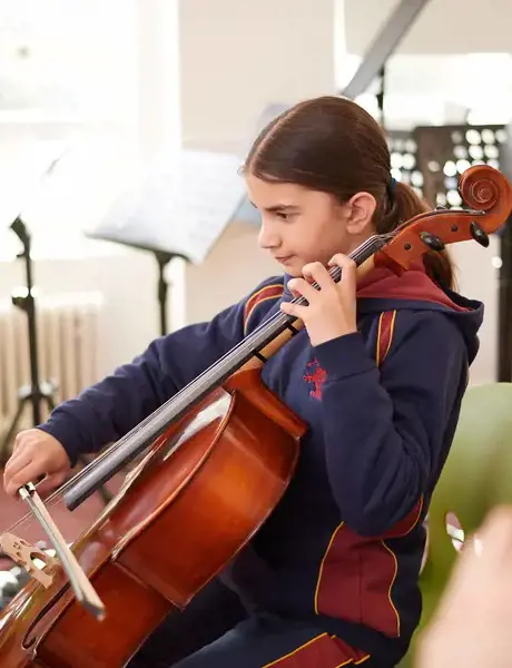 Rendcomb College student