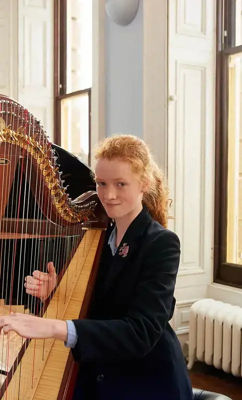 Rendcomb College music student